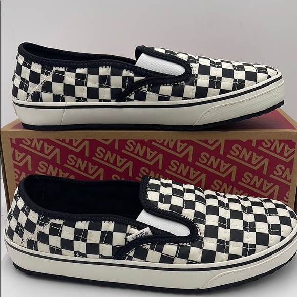 Vans Men’s Slip-Er 2 (Checkerboard)BIk/Clsc White VN0A4UWOIB8 Sneakers